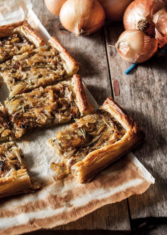 Foto em destaque de Tarte com Patê de Brócolos e Cebola Caramelizada