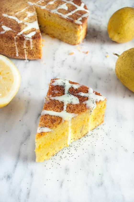 Foto em destaque de Bolo de Limão e Iogurte (sem glúten)