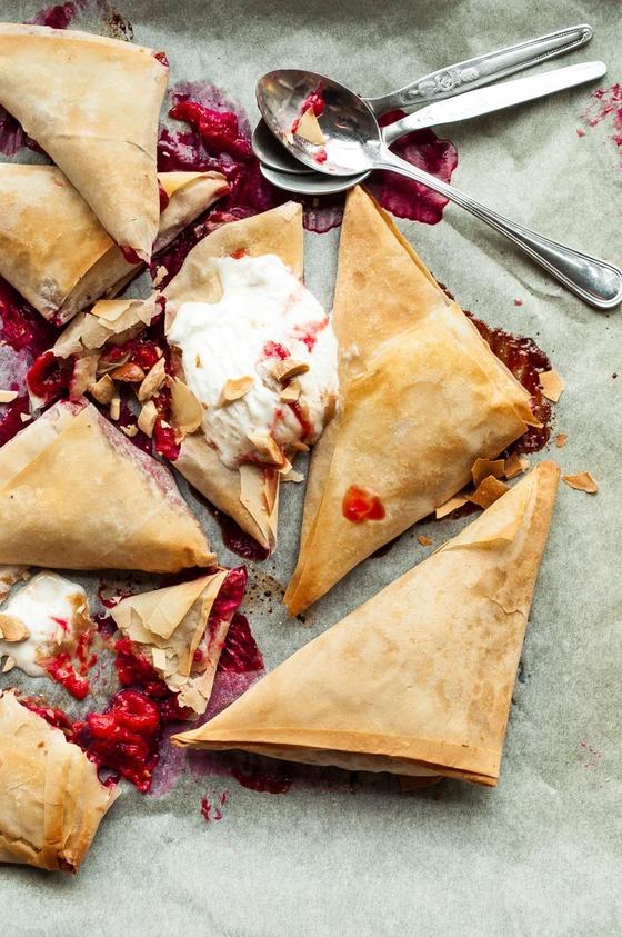 Foto em destaque de Chamuças de Ameixa e Amêndoa